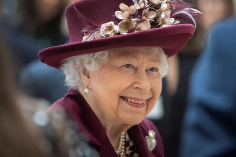 英国女王带货69镑一双袜,疫情致王室基金