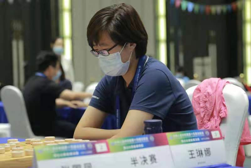 第十四届陕西全运会象棋女子个人公开组赛,黑龙江王琳娜摘得龙江首金!