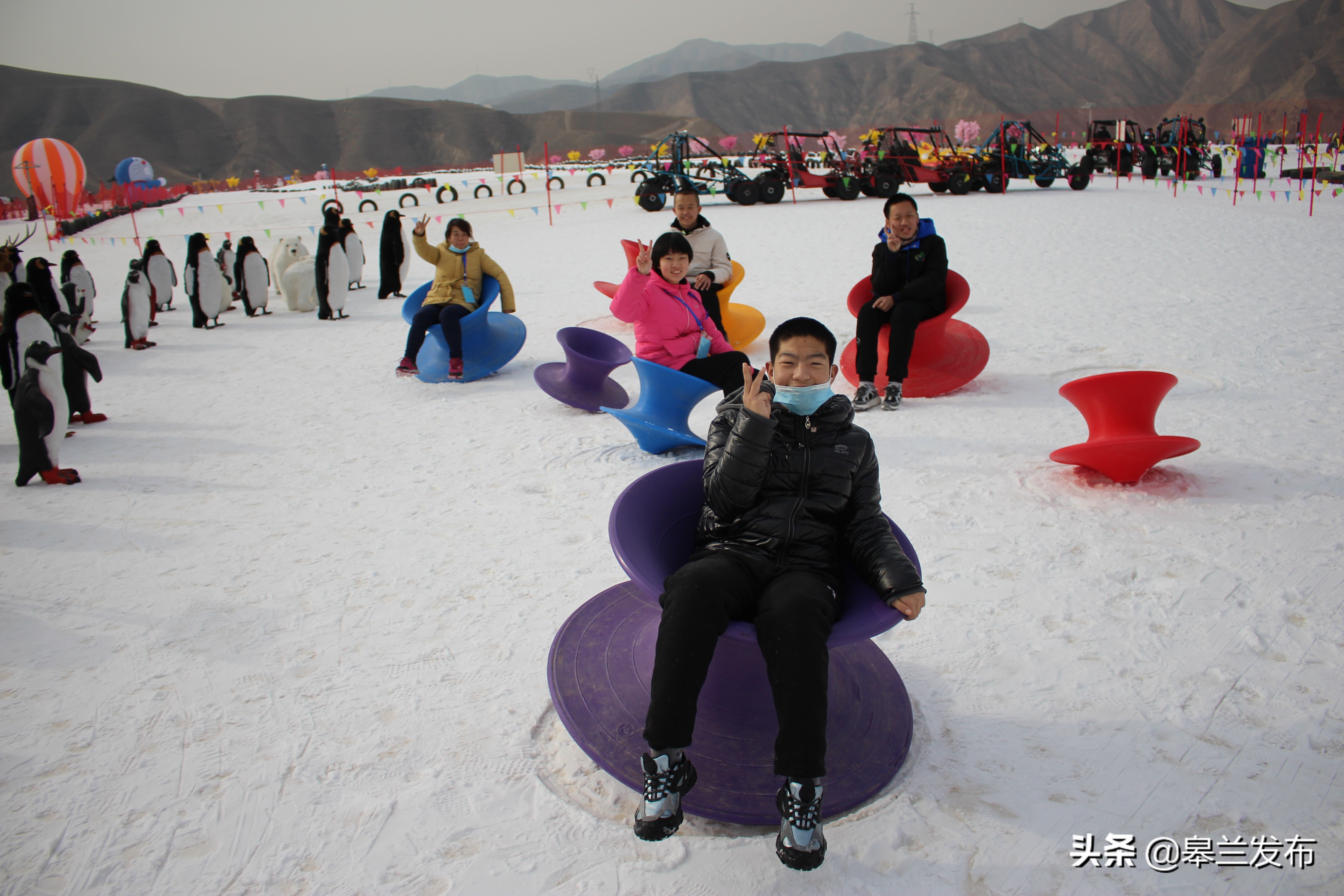 关爱健康—助力心智障碍者家庭冰雪运动汇活动在兰州龙山国际滑雪场