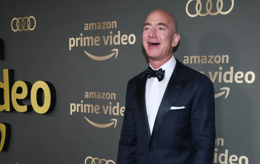 世界越乱富人越富：美国人失业，首富财富缺暴增63%