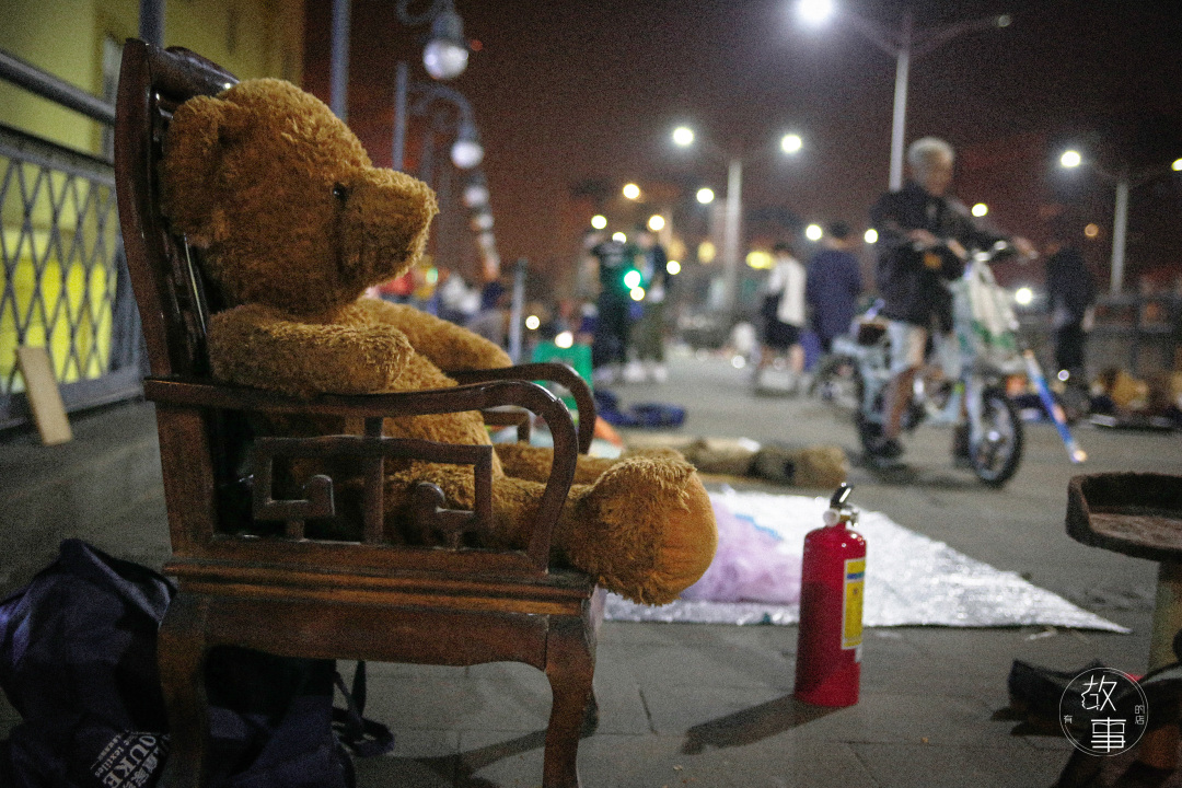 凌晨四点，鬼市大哥的生存时刻