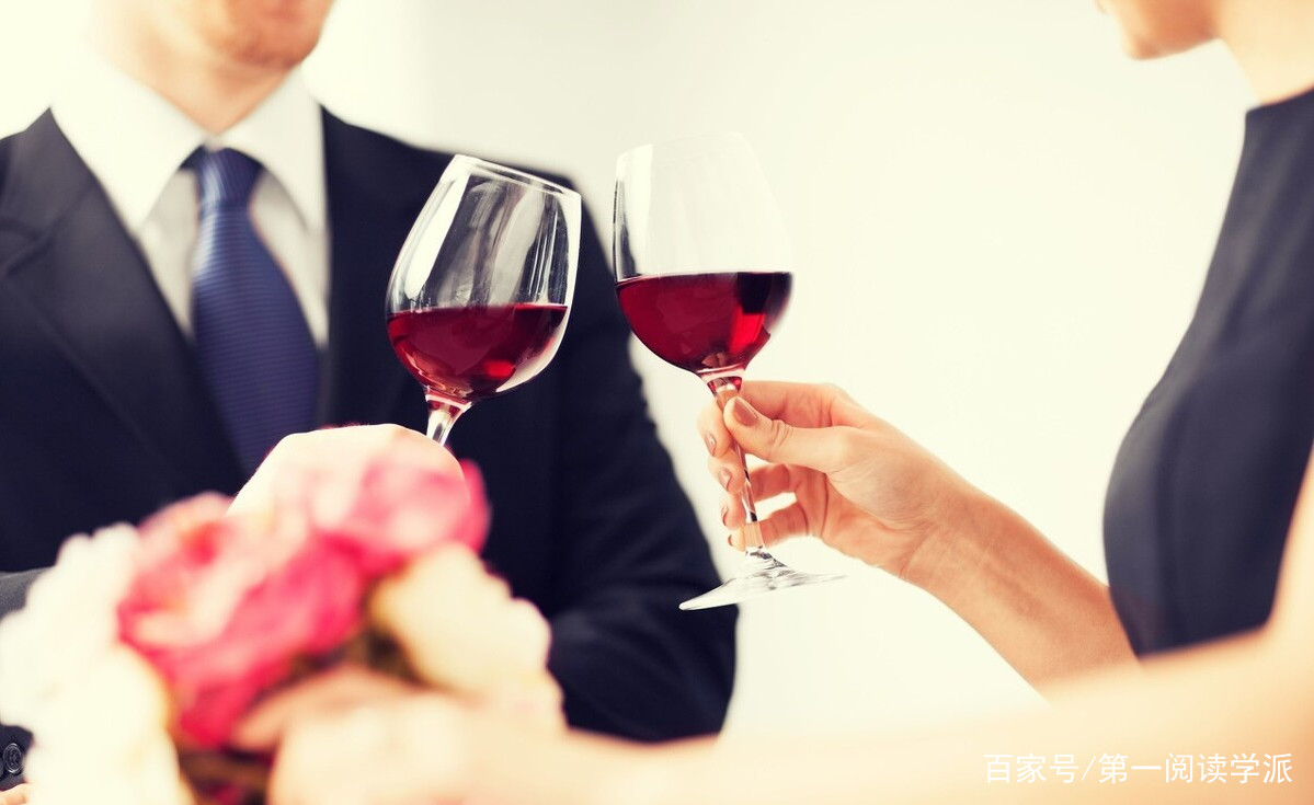 酒局上，你要先敬谁才不失礼貌？