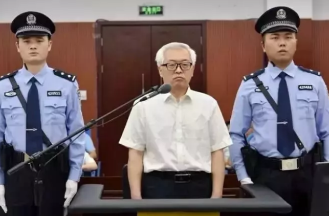 河南现"家族式腐败"！