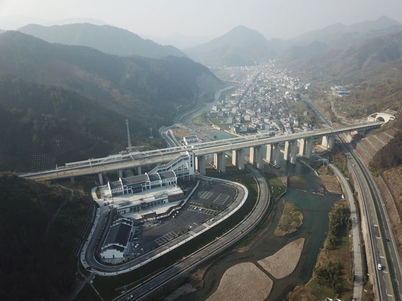 日本下血本抢了中国高铁生意，结果被印度坑惨了