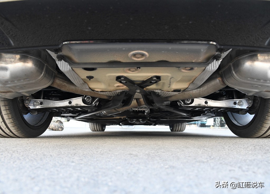 “西装暴徒”奥迪RS4，2.9T爆发450马力，比超跑还实用
