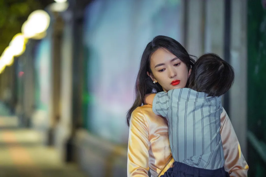 我只是生了孩子，为什么整个社会都要惩罚我？