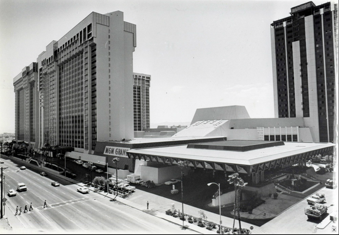 一场被控制在底层的火灾，如何让高层的人"隔空"死亡