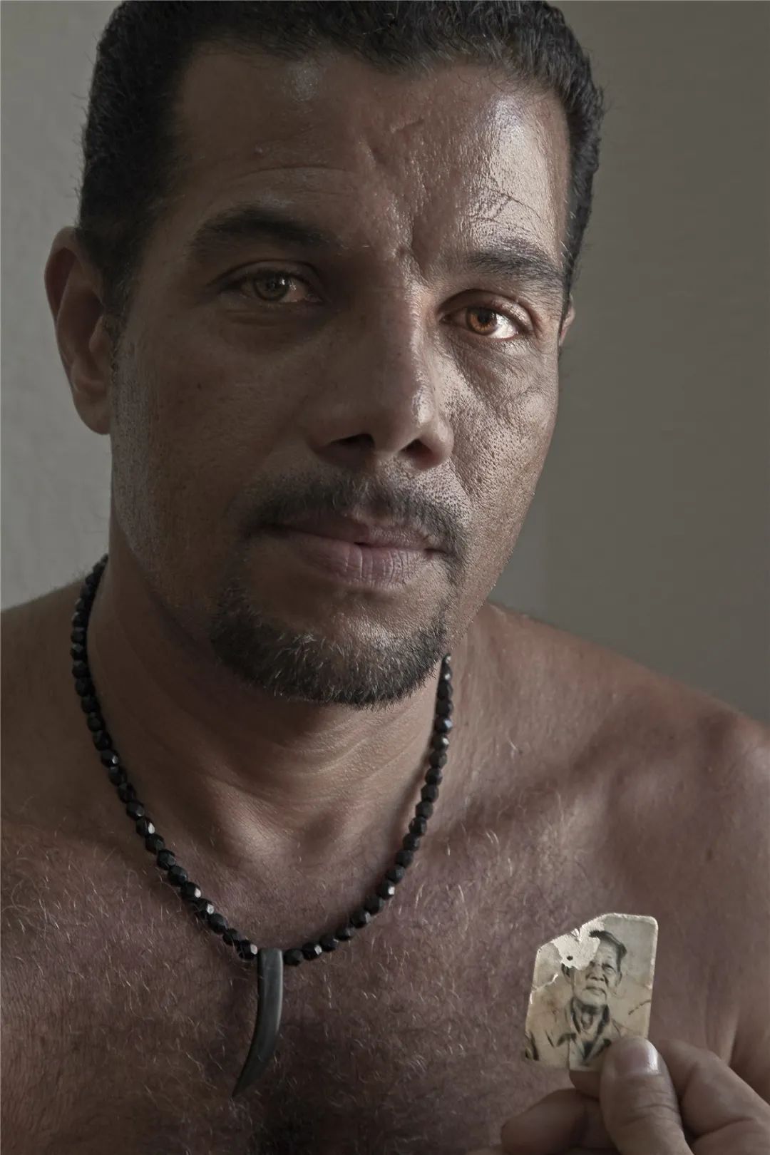 在国外生活的底层华人：他们都算不上活着