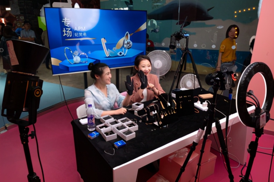 堵车、报复性消费，才国庆档双十一就开打了？