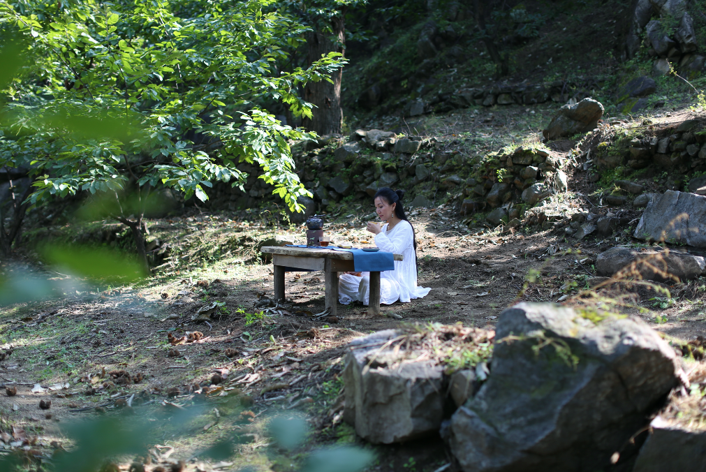 10个女友抱团进山，造出京郊一片超美野地