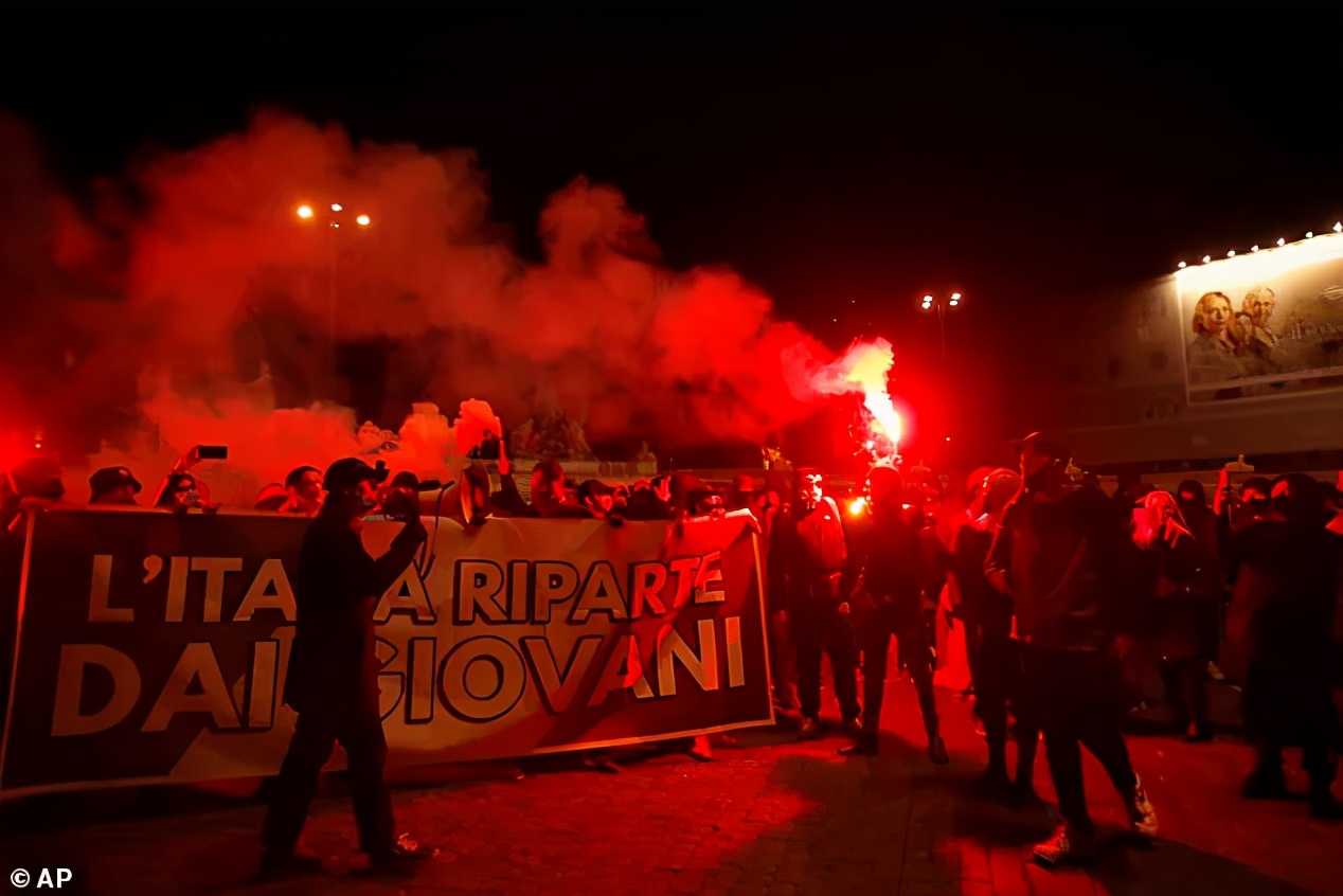 疫情第二波来袭！意大利二次封城 万人上街打砸抢