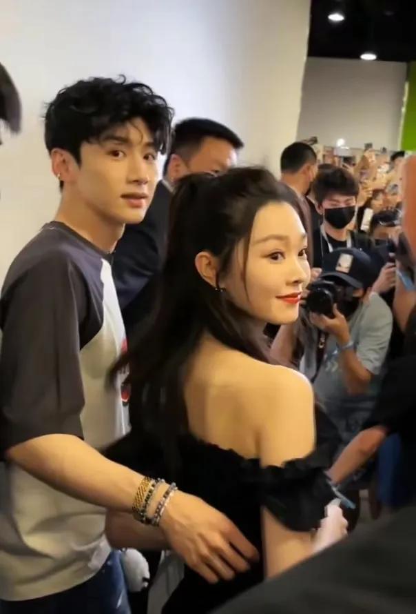 Bai Jingting And Song Yi Had A Surprise Interaction Show Romance With