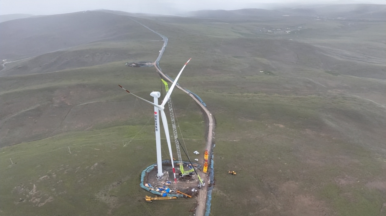 National Energy Group Completed The Hoisting Of The First Wind Turbine