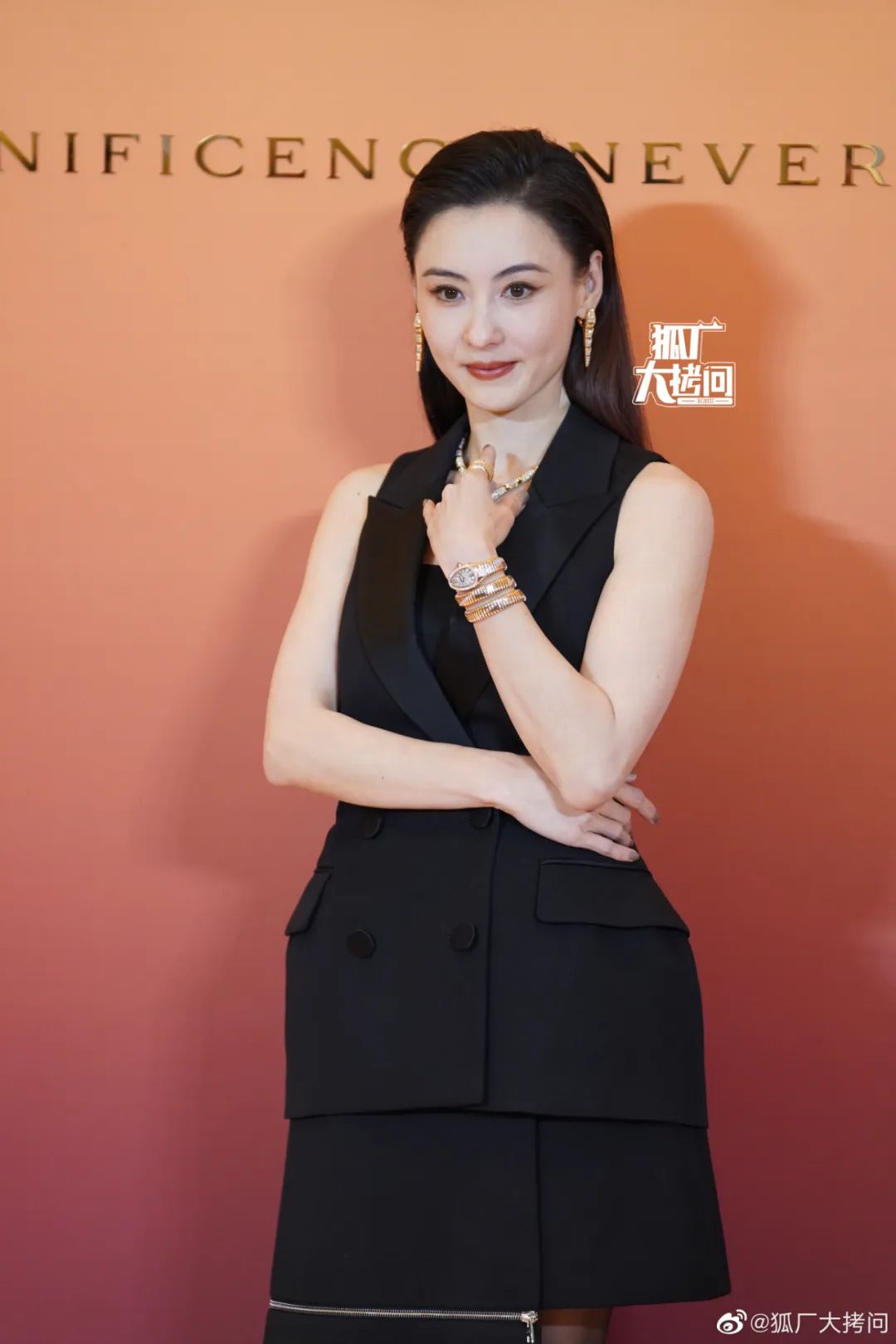 Li Jiaxin S Million Dollar Dress Is Too Much Like A Stall In A