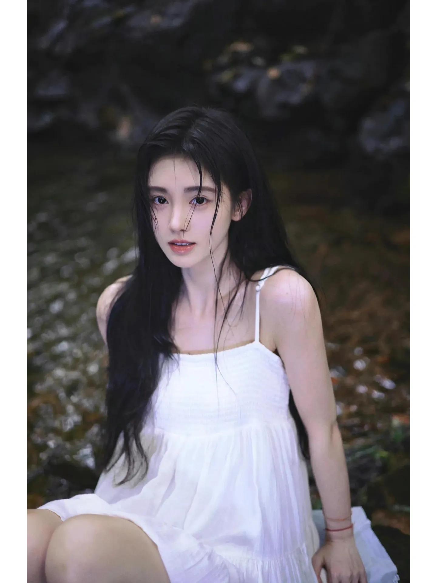 Ju Jingyi The Legendary Beauty Once In Years Inews
