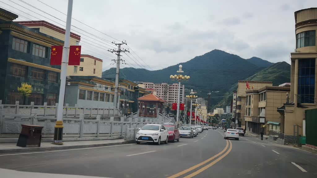 美丽而整洁的卓尼县城