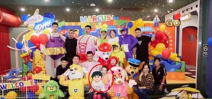 張栢芝為小兒子慶生,5歲張禮承首曝正面照,顏值超高不輸倆哥哥 - 資訊咖