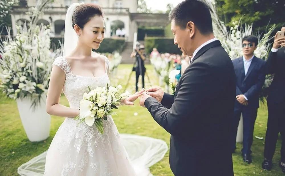 When Liu Ye hugged Li Xiaoran from behind, did anyone pay attention to ...
