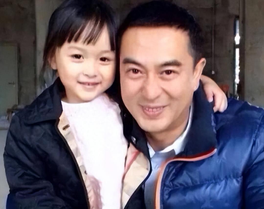 2歲出道年入百萬，因長相甜美被禁止整容的劉楚恬，如今長成啥樣