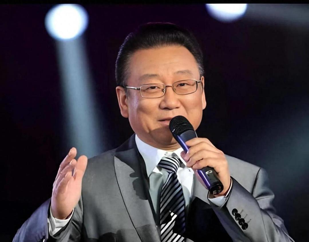 Jiang Dawei gave a commercial performance in Wuhan, and the audience ...
