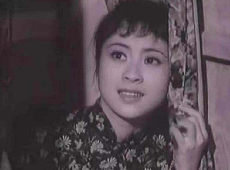 The widow of the Kang family in the play, the senior crosstalk sister ...