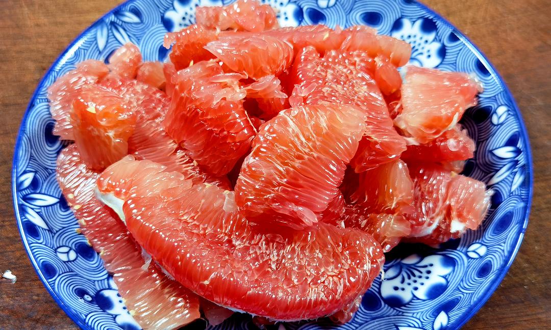 When buying grapefruit, is it better to choose "pointed" or "round