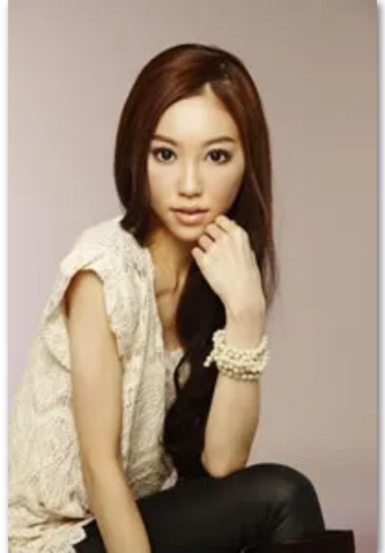 She is Yuzuru Hanyu #39 s wife Domineering lady who is 8 years older and