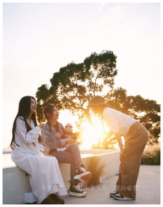 Selina celebrates her 42nd birthday with a family photo, her boyfriend ...