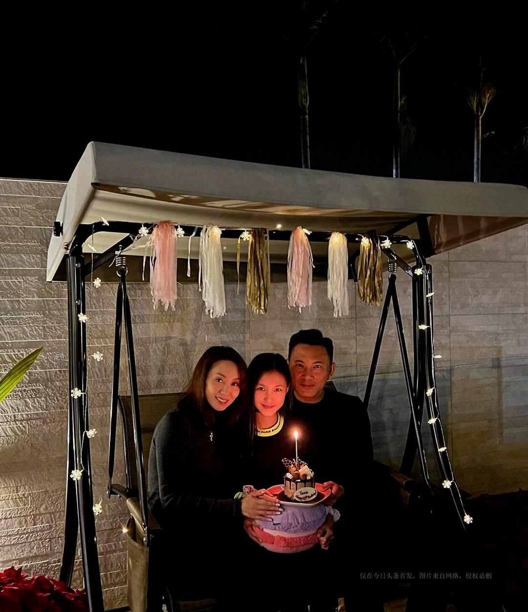 51-year-old Guo Keying celebrates her daughter's birthday. Her skin is ...