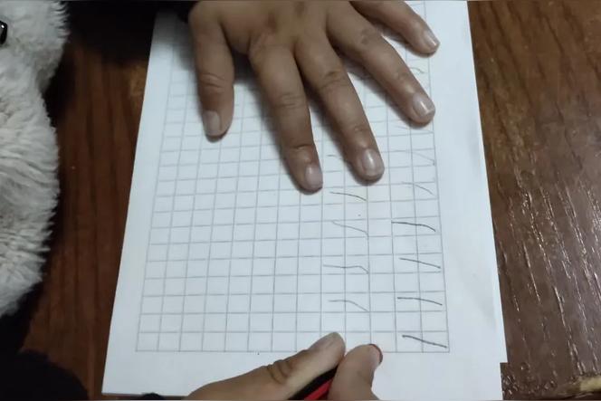 我儿子写字不听话，我总是打他，孩子才刚上中班，求各位家长给个答案，让我学会怎么教育？