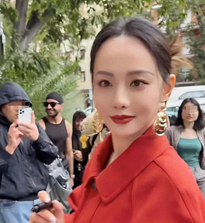 Zhang Jiani went to Paris to cause heated discussion! Wearing a red ...