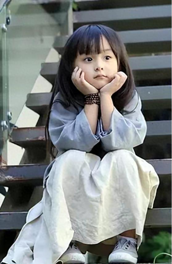 2歲出道年入百萬，因長相甜美被禁止整容的劉楚恬，如今長成啥樣