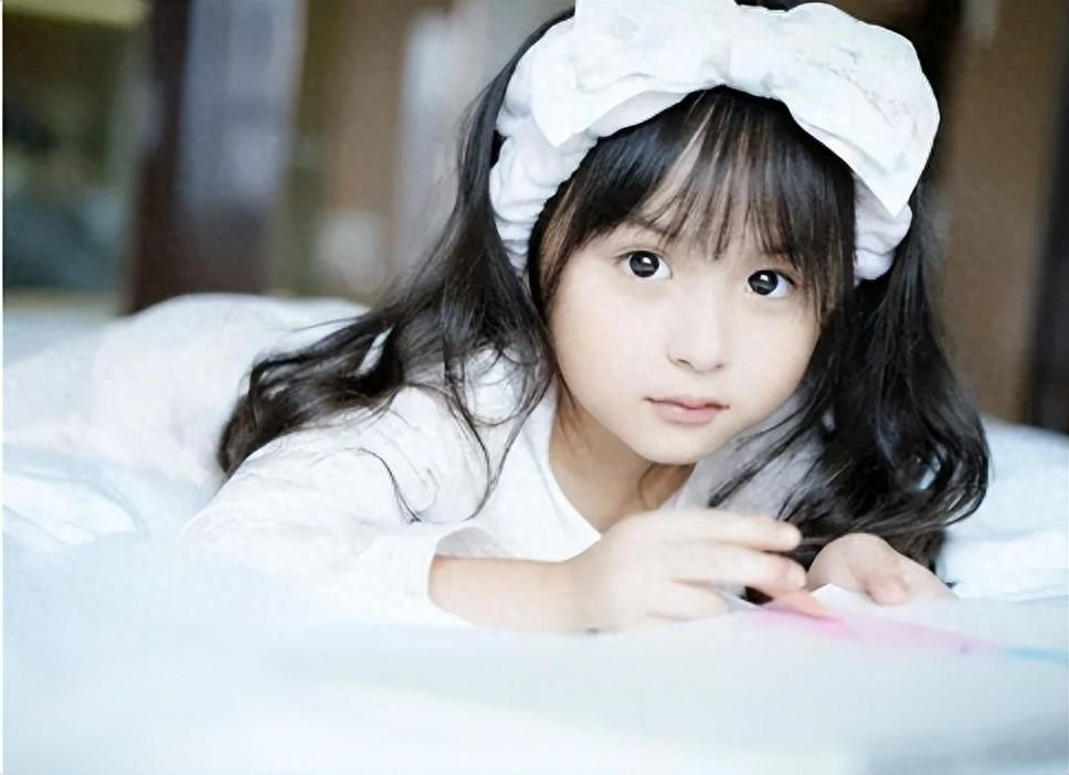 2歲出道年入百萬，因長相甜美被禁止整容的劉楚恬，如今長成啥樣