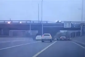 无锡一保时捷失控从高架桥坠落 司机无碍、孩子受伤！