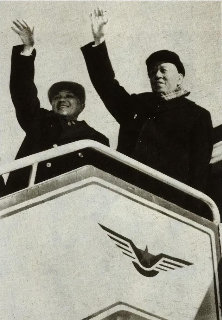 Liu Shaoqi and Deng Xiaoping met for the last time. Liu Shaoqi asked ...