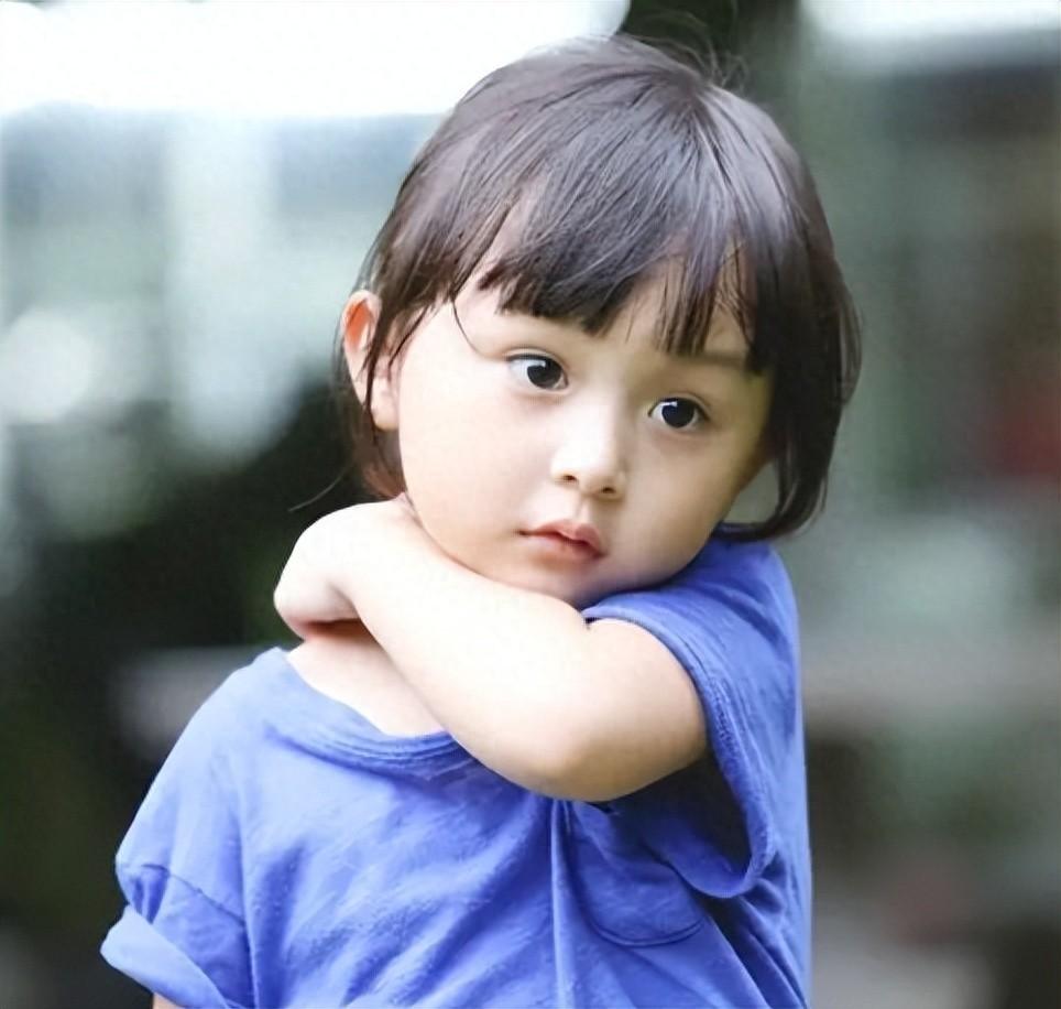 2歲出道年入百萬，因長相甜美被禁止整容的劉楚恬，如今長成啥樣