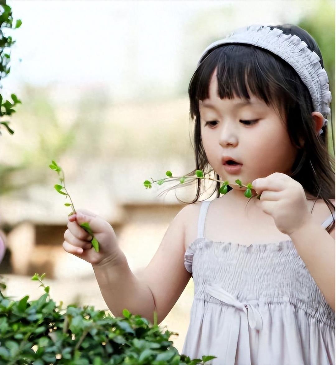 2歲出道年入百萬，因長相甜美被禁止整容的劉楚恬，如今長成啥樣