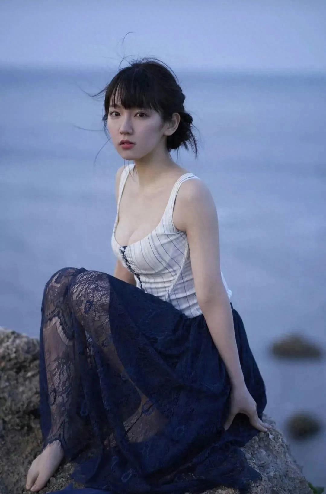 Riho Yoshioka: Her devilish figure is so sexy and hot! Super beautiful  photos of Japanese actresses! - iNEWS