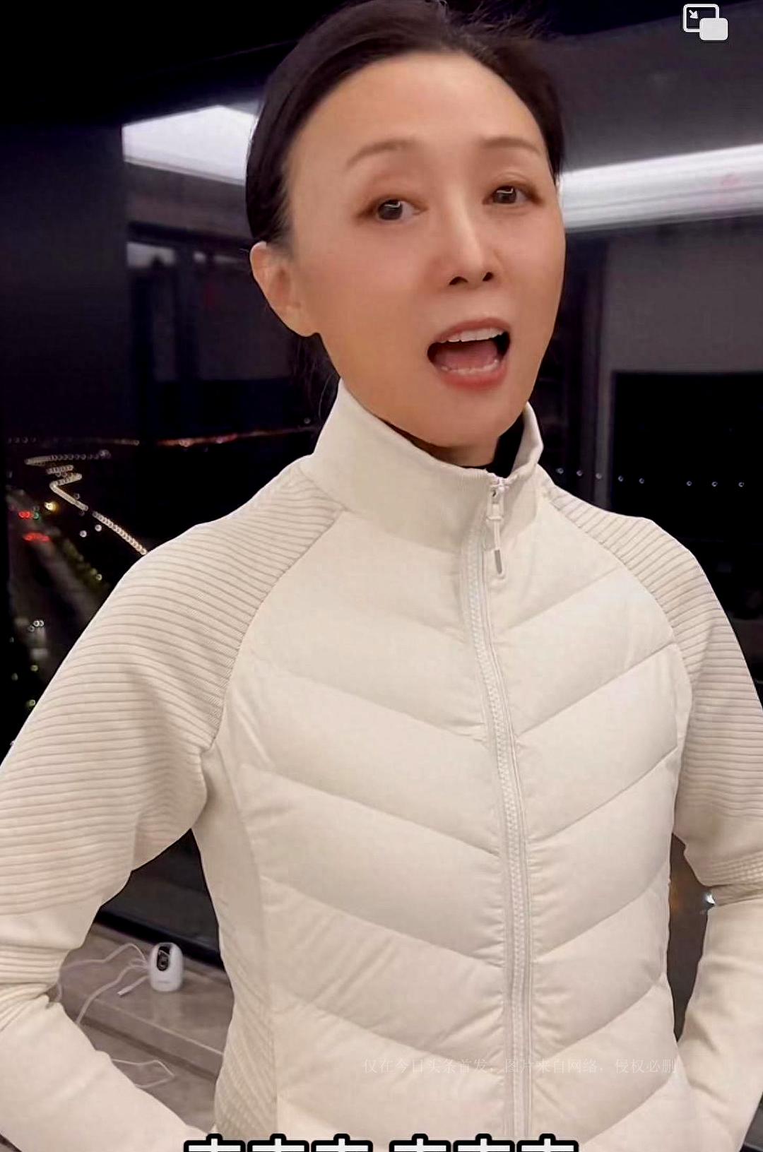 Recent photos of 60-year-old Wu Qiong caused controversy. She wore ...