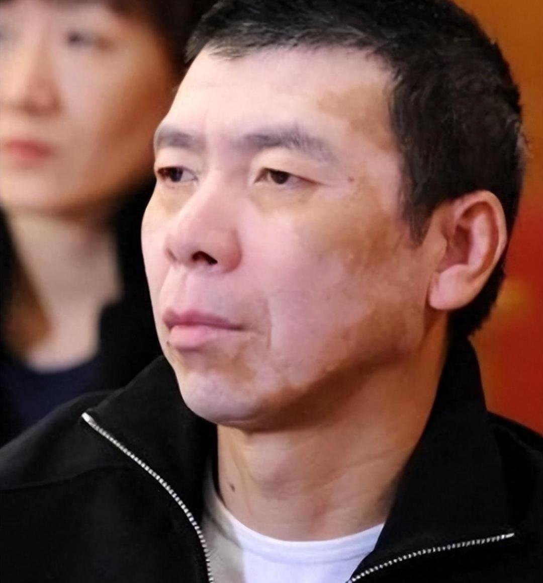 The happy life of Feng Xiaogang and his wife, their faces are filled