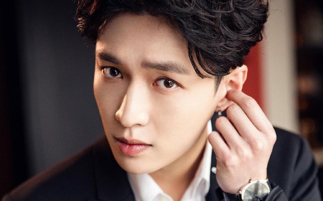 Zhang Yixing is suspected of dating a mysterious woman, and the ...