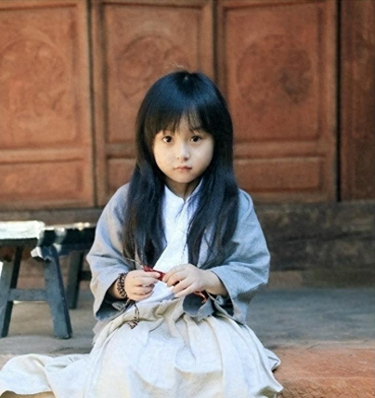 2歲出道年入百萬，因長相甜美被禁止整容的劉楚恬，如今長成啥樣