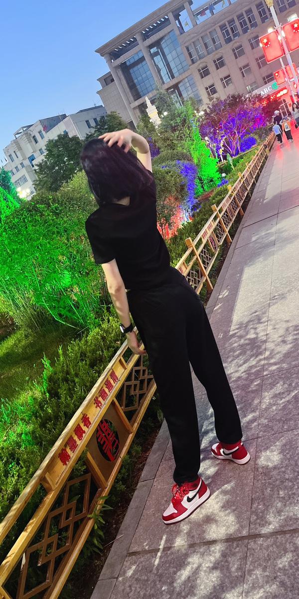 我是图图小淘气,抽烟喝酒纹花臂我是图图小淘气歌词我是图图小淘气