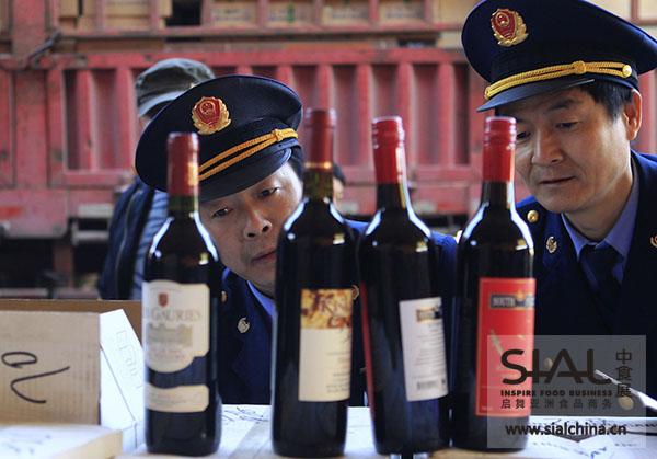 春节送礼新宠“进口葡萄酒” 竟然是国内灌装？