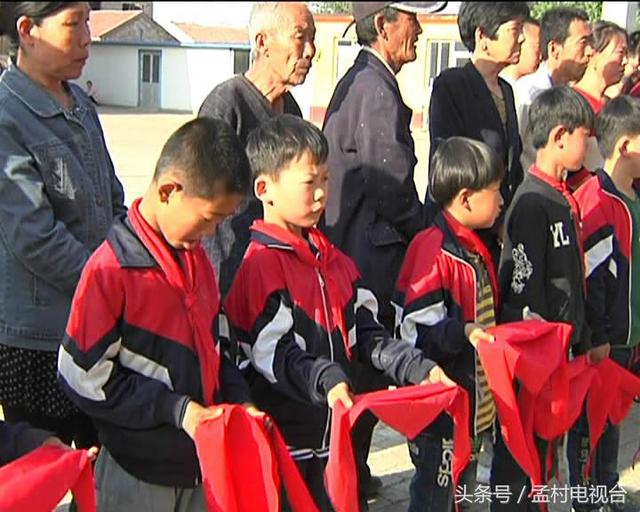 沧州中冀汽车销售有限公司爱心团队为贫困学生捐赠学习用品