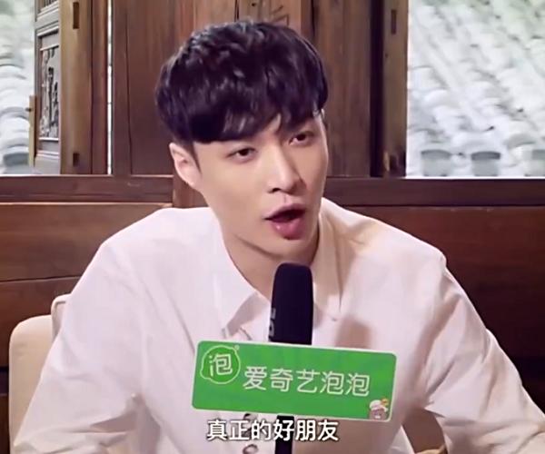 一名叫"军神李翔"的网友曾在贴吧里舌战群雄三天三夜,最后丢下一句,"