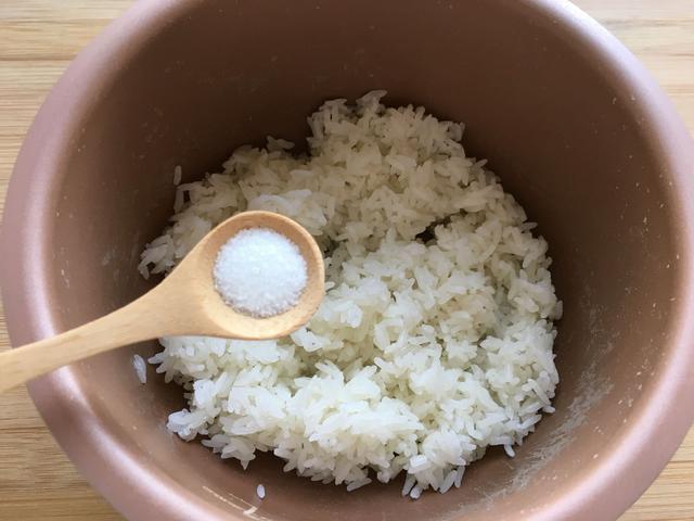 这样做出来的米饭颜值高，味道好，一口一个非常满足！