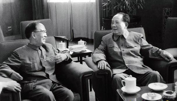 1973年毛主席写了生平最后一首诗，点了秦始皇和孔夫子的名