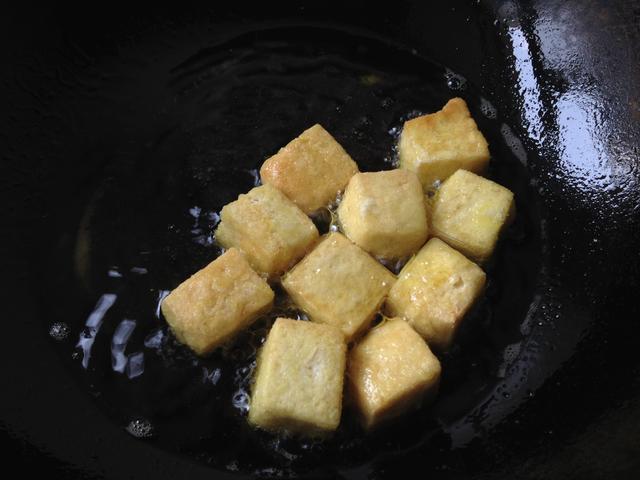 豆腐這樣做太好吃了，保你多吃兩碗飯！