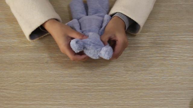 怎么用毛巾做小熊(毛巾变小熊视频教程)
